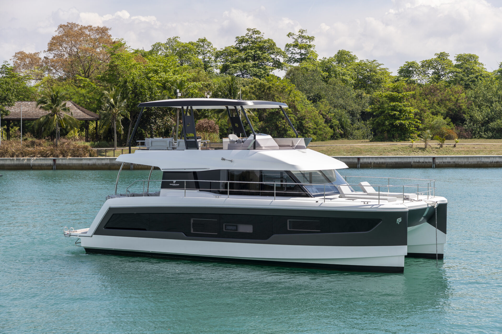 , Fountaine Pajot双体船机动游艇MY5即将到港