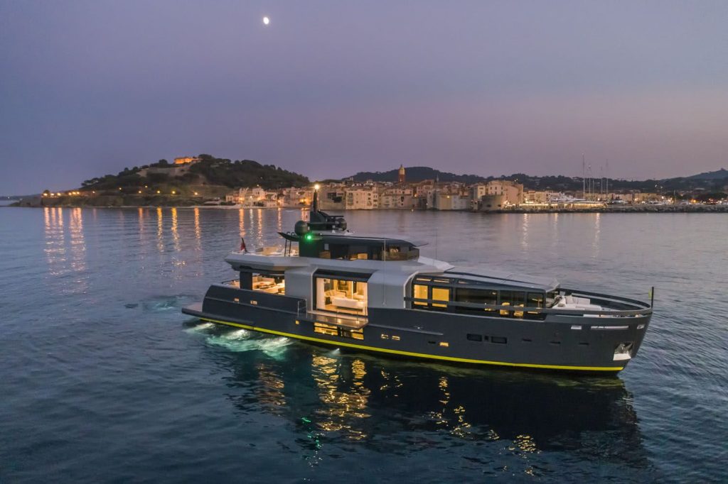 Arcadia 105 asia yachting