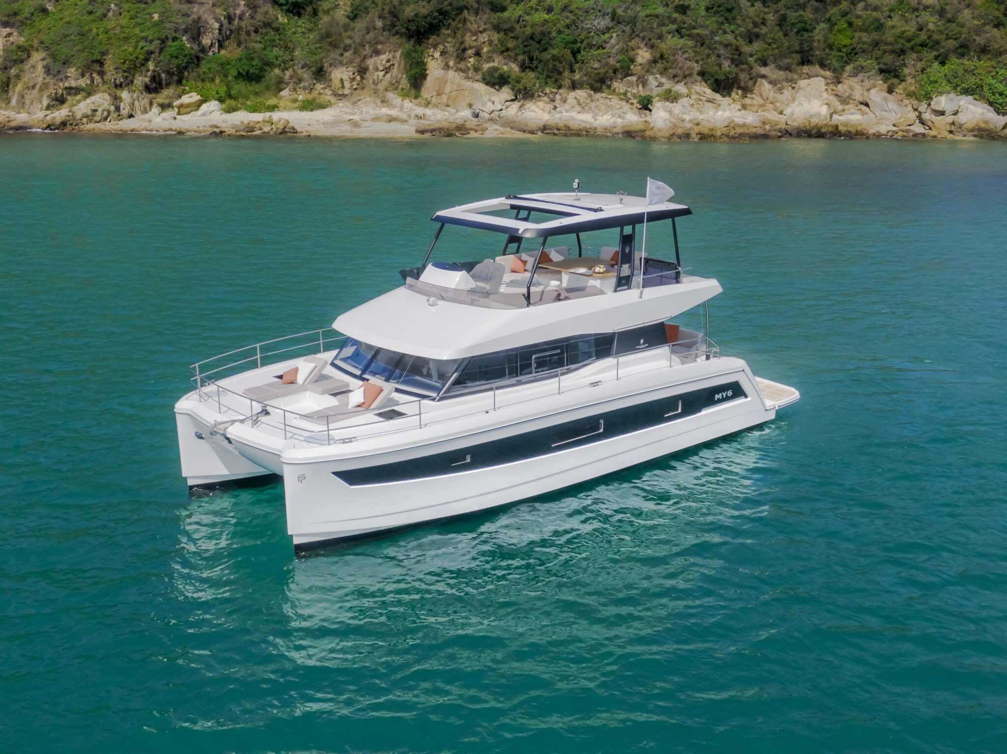 , 亞洲遊艇慶祝Fountaine Pajot MY6的成功銷售